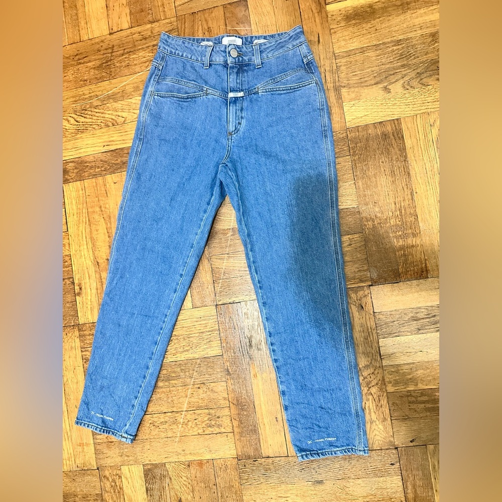 Closed Pedal Pusher Jean